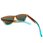 Óculos de Sol MULTI HD com armação em acetato degrade marrom e azul, com lentes na cor roxa