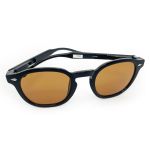 Óculos de Sol Owl HD em acetato preto com as lentes em fumê. Modelo hype casual