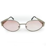 Óculos de sol HD em metal com armação dourada e lentes rose com proteção UV