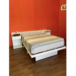 Cama casal vertical linha slim com mesa escrivaninha e mesa cabeceira.