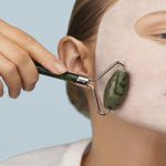Rolo Pedra de Jade de Massagem Facial para Redução de Olheiras, Antirrugas e Estimulação de Colágeno com Efeito Lifting e Drenagem Linfática