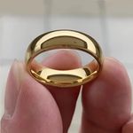 Anel de Aço Inoxidável Banhado a Ouro 18K – Aliança Clássica de Casamento – 6 mm – Acabamento Simples e Elegante – Joia Luxuosa Presente para Homens e Mulheres