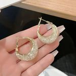 Brincos de Argola em Design de Malha Criativa em Liga de Ouro 18K – Joia Elegante e Luxuosa, Adequada para Uso Diário Casual ou Festas por Mulheres