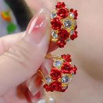 Brincos de Argola Requintados em Liga de Zinco, Adornados com Flores Coloridas de Zircônia – Estilo Luxuoso e Elegante para Mulheres no Uso Diário Casual ou Festas ou Ocasiões Especiais