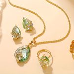 Conjunto de Joias Elegantes com Quatro Peças de Pedras Verdes, Colar de Luxo para Mulheres, Brincos e Anel, Estilo Sofisticado para Festas e Presente para Senhoras e Namoradas