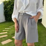Bermuda Feminina com Cinto de Fecho - Cinza 