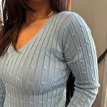 Blusa Feminina Tricô Trancinha Gola V - Azul Bebê
