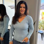 Blusa Feminina Tricô Trancinha Gola V - Azul Bebê