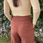 Calça Feminina Alfaiataria Cós de Pregas - Marrom Escuro