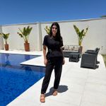Calça Feminina com Pregas na Barra - Preto