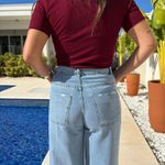 Calça Jeans Feminina Wide Leg com Fenda - Clara