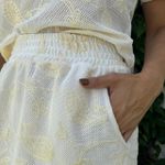 Conjunto Feminino Crochê Polo e Shorts Saia - Off White 