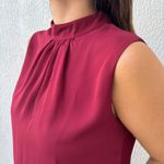 Regata Feminina Crepe Gola Pregas - Vinho