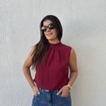 Regata Feminina Crepe Gola Pregas - Vinho