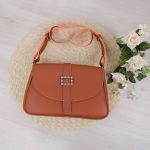 Bolsa Crossbody Baguete Detalhe strass 
