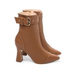 Bota Bico Fino Cano Médio Caramelo