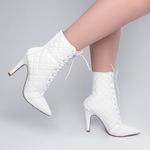 Bota Bico Fino Feminina Matelassê Branco