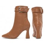 Bota Bico Fino Cano Médio Caramelo
