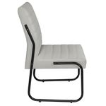 Cadeira Jade De Escritório Ou Recepção Em Couro Sintético Tipo A Branco Gelo Pés em Aço na Cor Preta