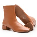 BOTA FEMININA CANO CURTO EM VERNIZ MOLHADO 159032-WHISKY
