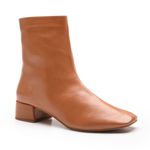 BOTA FEMININA CANO CURTO EM VERNIZ MOLHADO 159032-WHISKY
