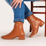 BOTA FEMININA CANO CURTO EM VERNIZ MOLHADO 159032-WHISKY