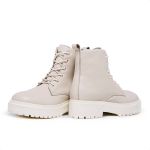 Bota Tratorada Off White Coturno com ajuste Cano médio