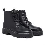 Bota Cano Curto em Couro Solado Tratorado Coturno ajuste Preto