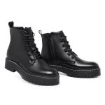 Bota Cano Curto em Couro Solado Tratorado Coturno ajuste Preto