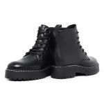 Bota Cano Curto em Couro Solado Tratorado Coturno ajuste Preto