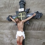 Crucifixo Resina -Medalha São Bento - 30 cm 