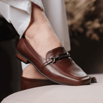 Sapato Social Feminino em Couro com fivela cor Café