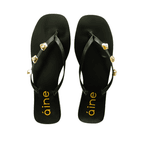 Chinelo Rasteirinha Miami em Couro Preto com Metais Orgânicos - Áine