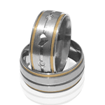 Aliança de Namoro Aço Cirúrgico Anatômica 8mm 2 Canaletas em Ouro / Feminina 1 canaleta Lisa 2 Pedras e 1 Coração Vazado 