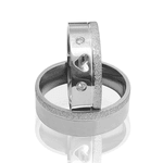 Aliança em Aço de Namoro 6mm Anatômica Quadrada 1 Canaleta Diamantada Lateral 2 Pedras e um Coração Vazado