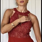 Vestido Longo Gola Americana Com Renda E Chiffon – Elegância Absoluta Para Festas E Casamentos Terracota