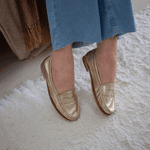 Mocassim Feminino Clássico em Couro Dourado