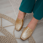 Sapato Social Feminino em Couro cor Dourado