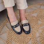 Loafer Feminino em Couro com fivela cor Azul Marinho