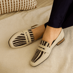 Sapato Social Feminino em Couro com estampa cor Off White