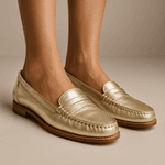 Mocassim Feminino Clássico em Couro Dourado