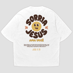 Camiseta Oversized Sorria Jesus Te Ama