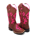 BOTA TEXANA EM COURO MARROM BORDADO CRUZ ROSA + SUPORTE PARA CELULAR