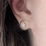 Brinco Floral dourado