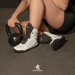 Bota de Treino Cheia de Marra Leg Press Branco e Preto