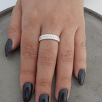 ANEL ARO MINI FOLHAS COM 1 FILEIRA DE ZIRCÔNIAS NA COR CRISTAL NO CENTRO