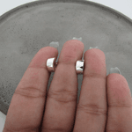 ARGOLINHA ELETROFORMAÇÃO LARGA ARO QUADRADO LISO