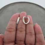 ARGOLA OVAL CRAVEJADA GRANDE DE CLICK