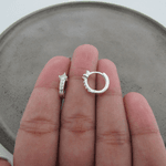 Argolinha 12mm Com Zirconias Cristal Fio Quadrado De Click