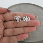 BRINCO FLOR MÉDIA COM PÉTALAS DE ZIRCÔNIA COLORS 